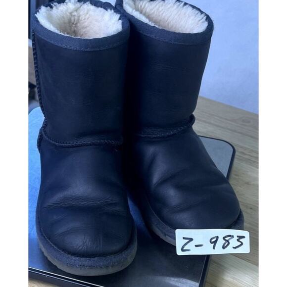 UGG Boots Kids 1 Classic Short Leather Water Resistant Wool Lined Comfy - Picture 10 of 12